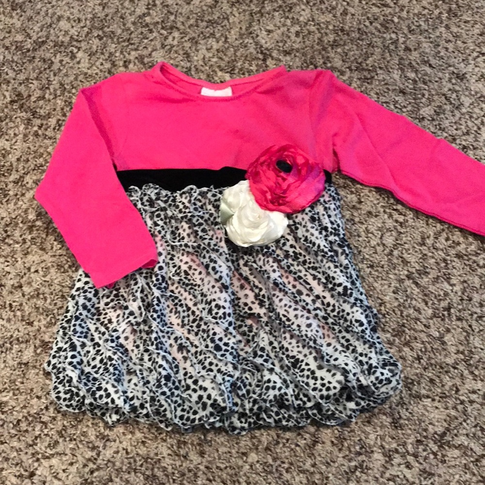 Super sweet animal print dress with flowers 🌺